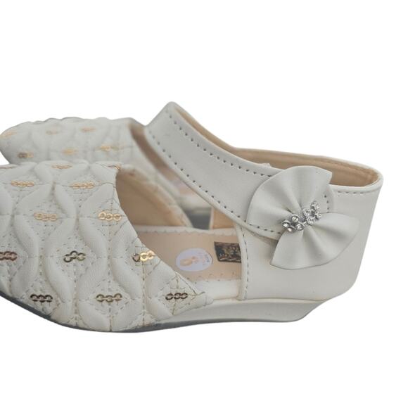 Elegant Quilted White Flats With Gold Accents And A Rhinestone Bow Girls Size 9 - Picture 2 of 7